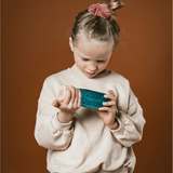 Bouteille sensorielle "Float" - Turquoise | PETIT BOUM